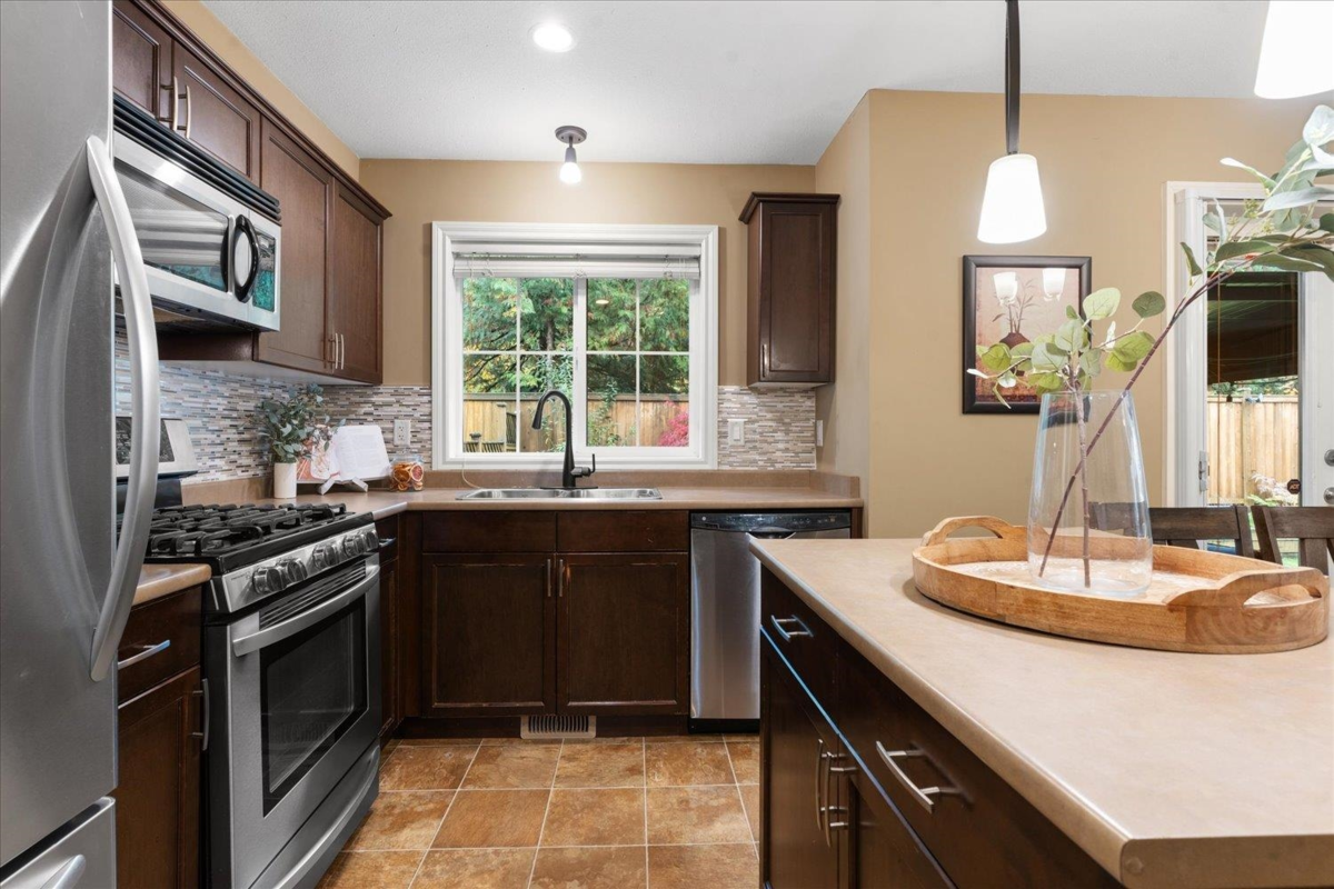 Primary Bathroom Photo of 28 1175 7th Avenue, Hope, BC