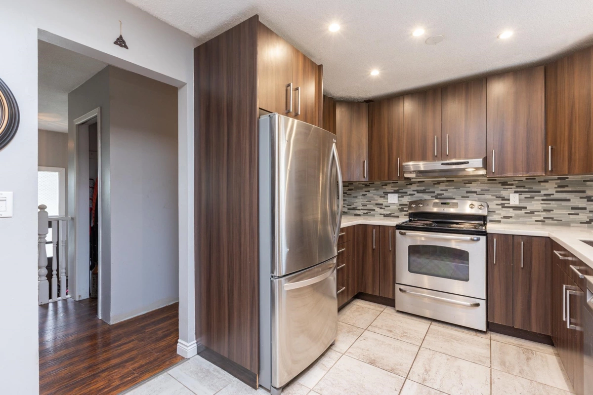 Guest Bathroom Photo of 27283 29 Avenue, Langley, BC