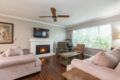 Kitchen Island Photo of 27283 29 Avenue, Langley, BC