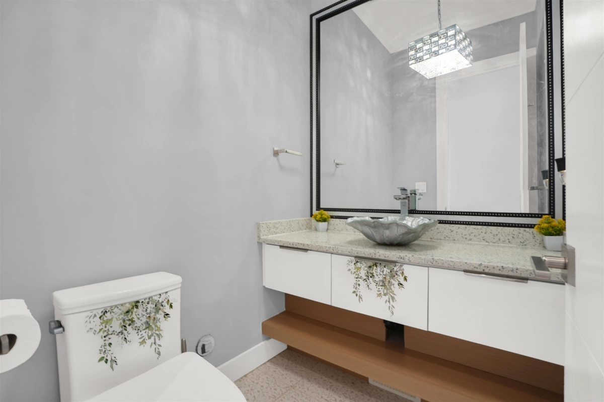 Walk-In Closet Photo of 14919 62a Avenue, Surrey, BC