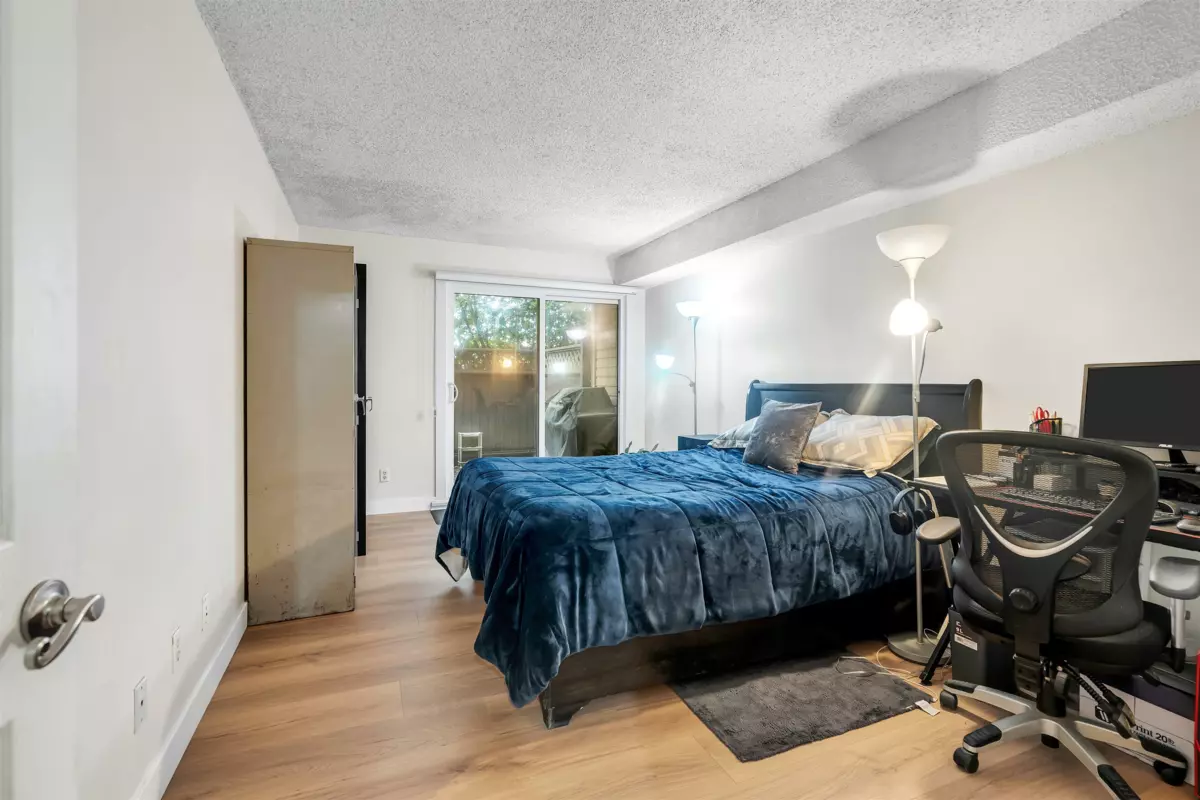 Kitchen Photo of 105 7116 133b Street, Surrey, BC