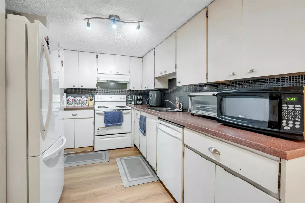 Living Room Photo of 105 7116 133b Street, Surrey, BC