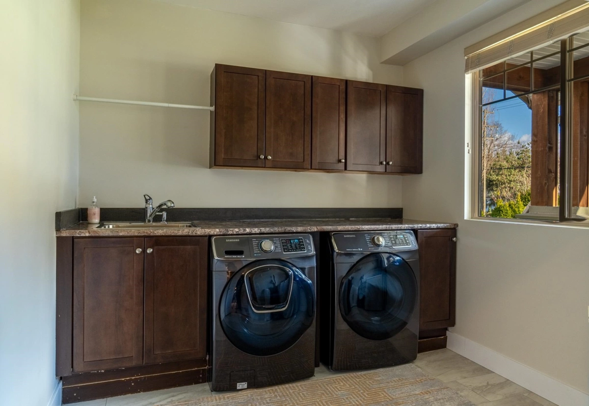 Entry Foyer Photo of 10707 248 Street, Maple Ridge, BC