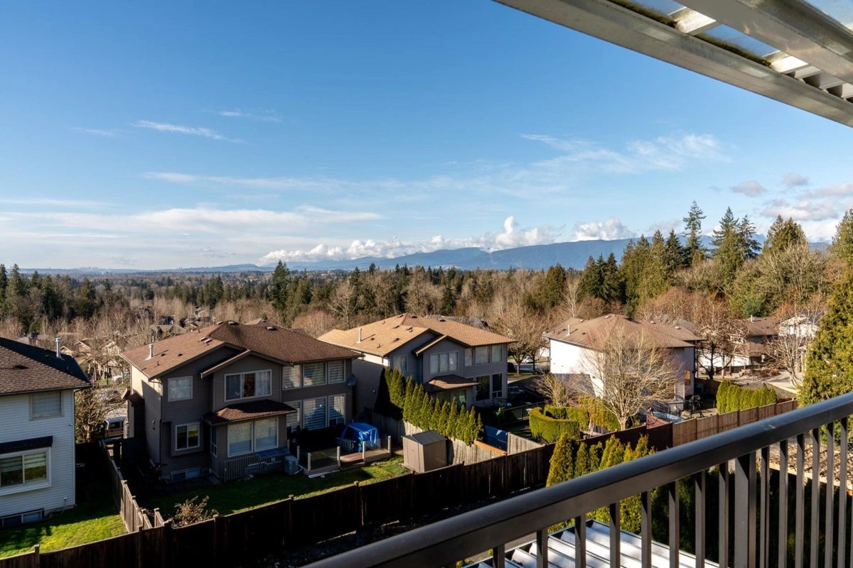 Staircase Photo of 10707 248 Street, Maple Ridge, BC