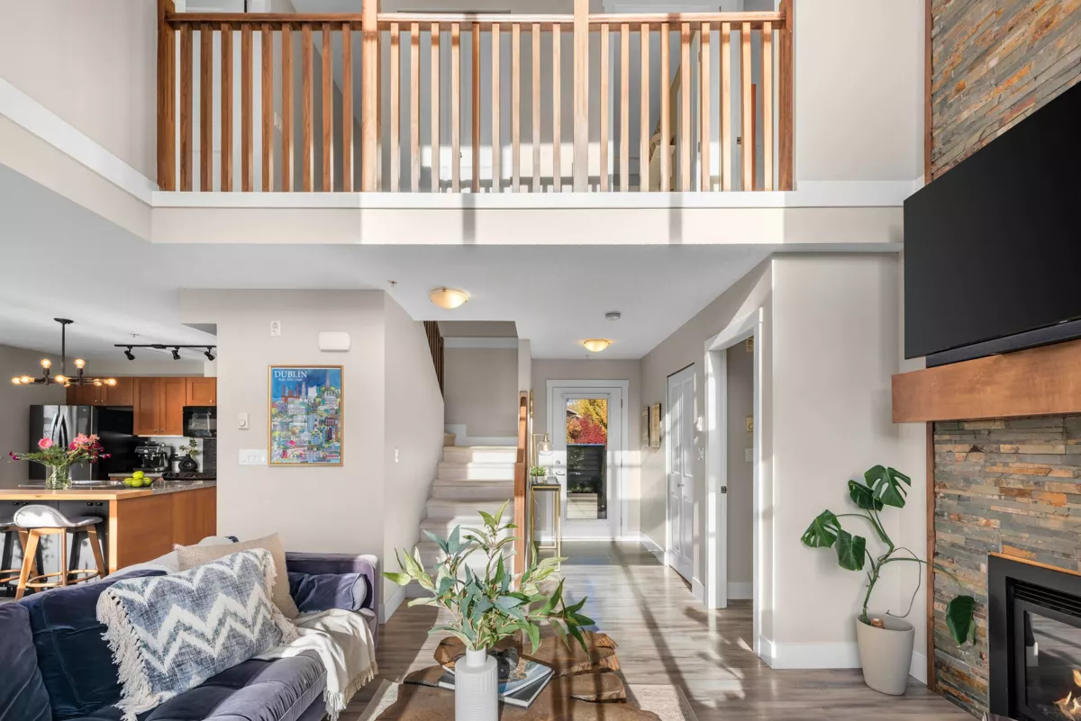 Dining Area Photo of 38226 Eaglewind Boulevard, Squamish, BC
