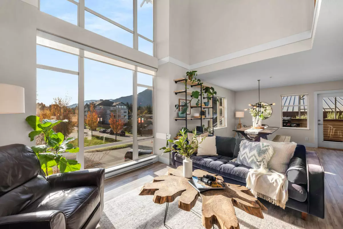 Living Room Photo of 38226 Eaglewind Boulevard, Squamish, BC