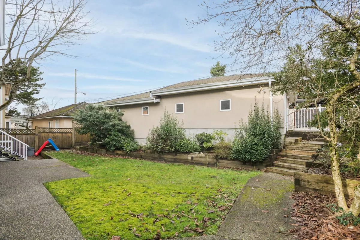 Community Amenities Photo (Clubhouse) of 2085 Qualicum Drive, Vancouver, BC