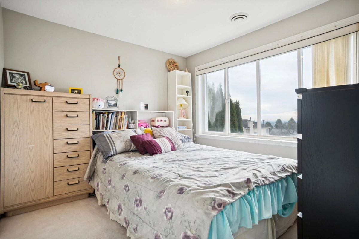 Hallway Photo of 2085 Qualicum Drive, Vancouver, BC