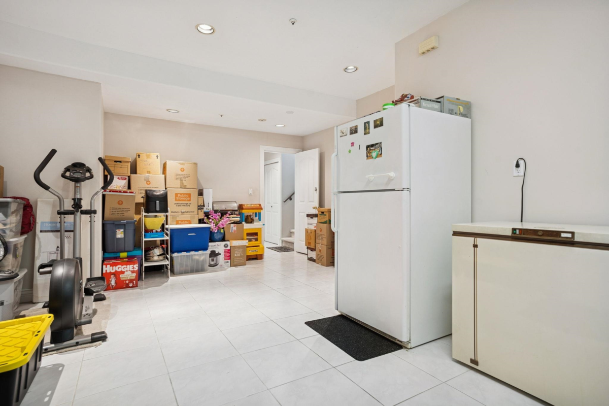 Hot Tub / Spa Photo of 2085 Qualicum Drive, Vancouver, BC