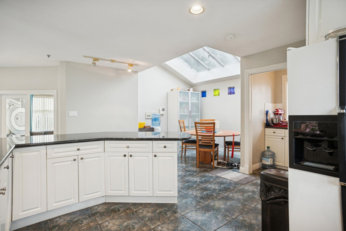 Primary Bathroom Photo of 2085 Qualicum Drive, Vancouver, BC
