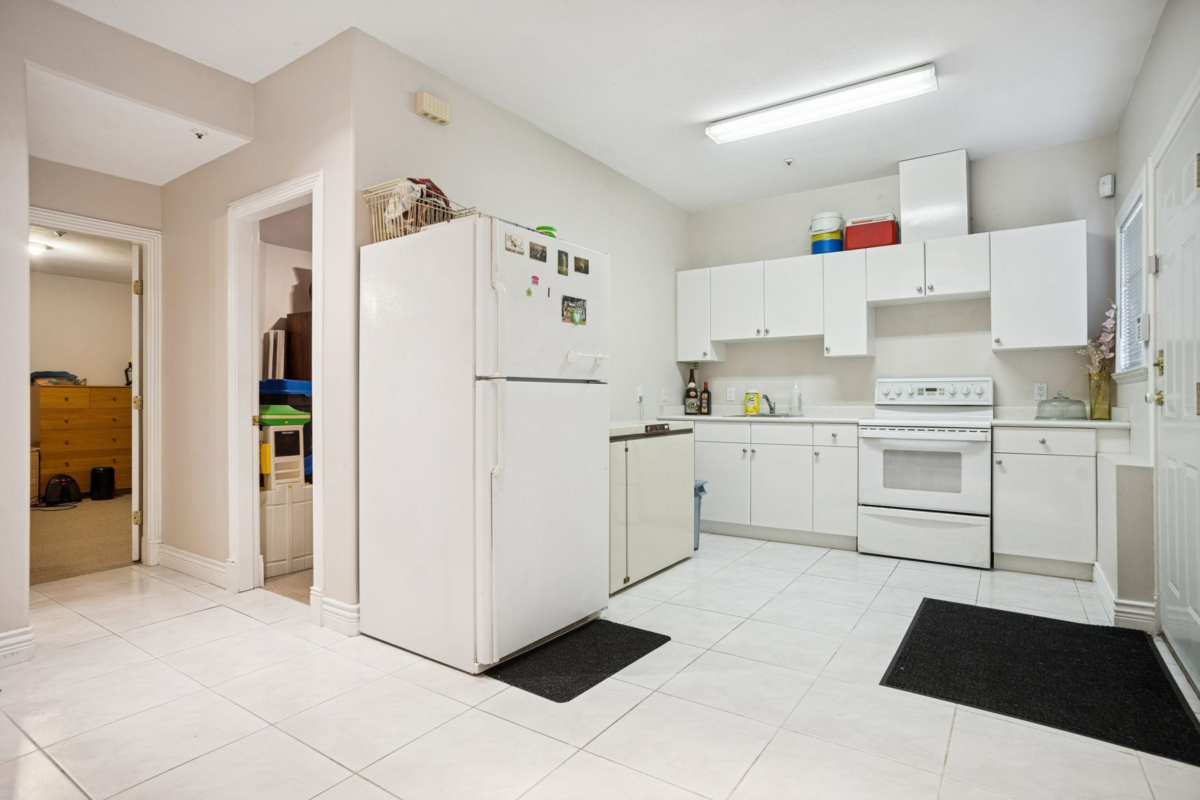 Swimming Pool Photo of 2085 Qualicum Drive, Vancouver, BC