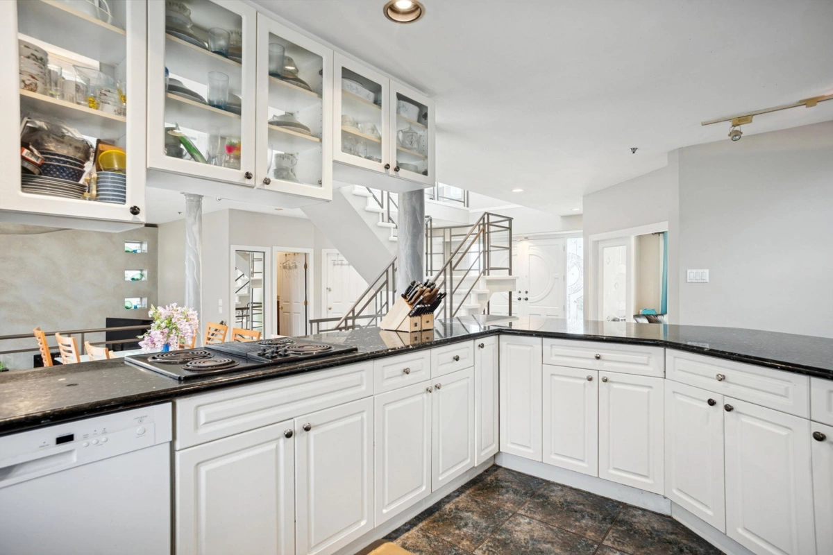 Walk-In Closet Photo of 2085 Qualicum Drive, Vancouver, BC