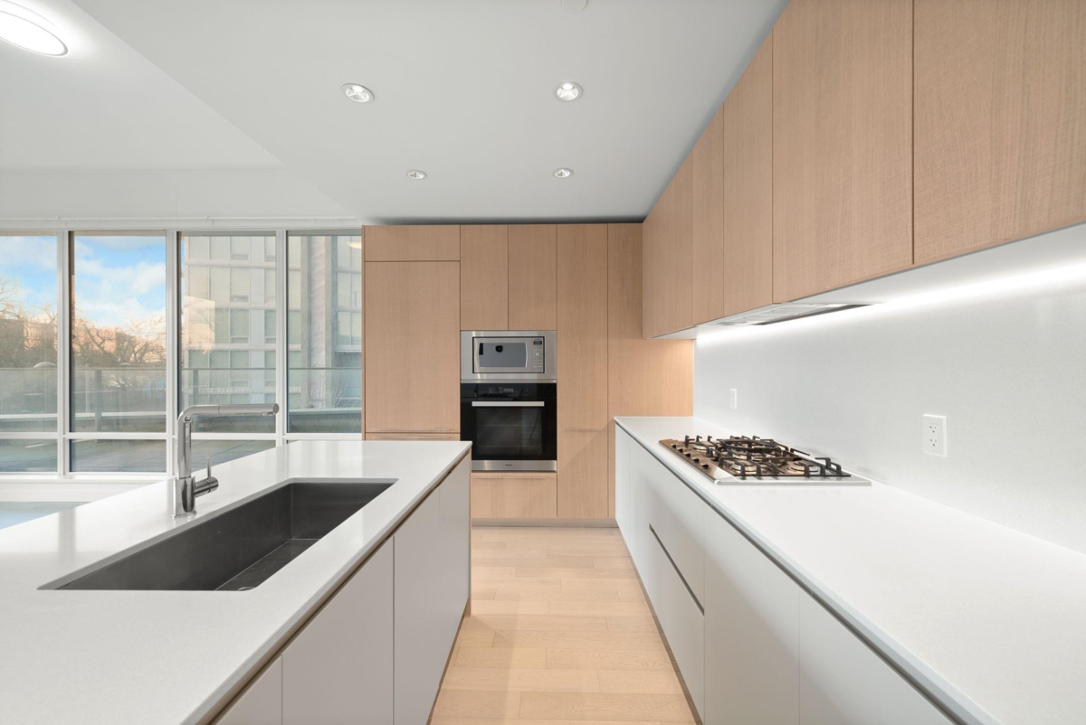 Primary Bathroom Photo of 207 6622 Pearson Way, Richmond, BC