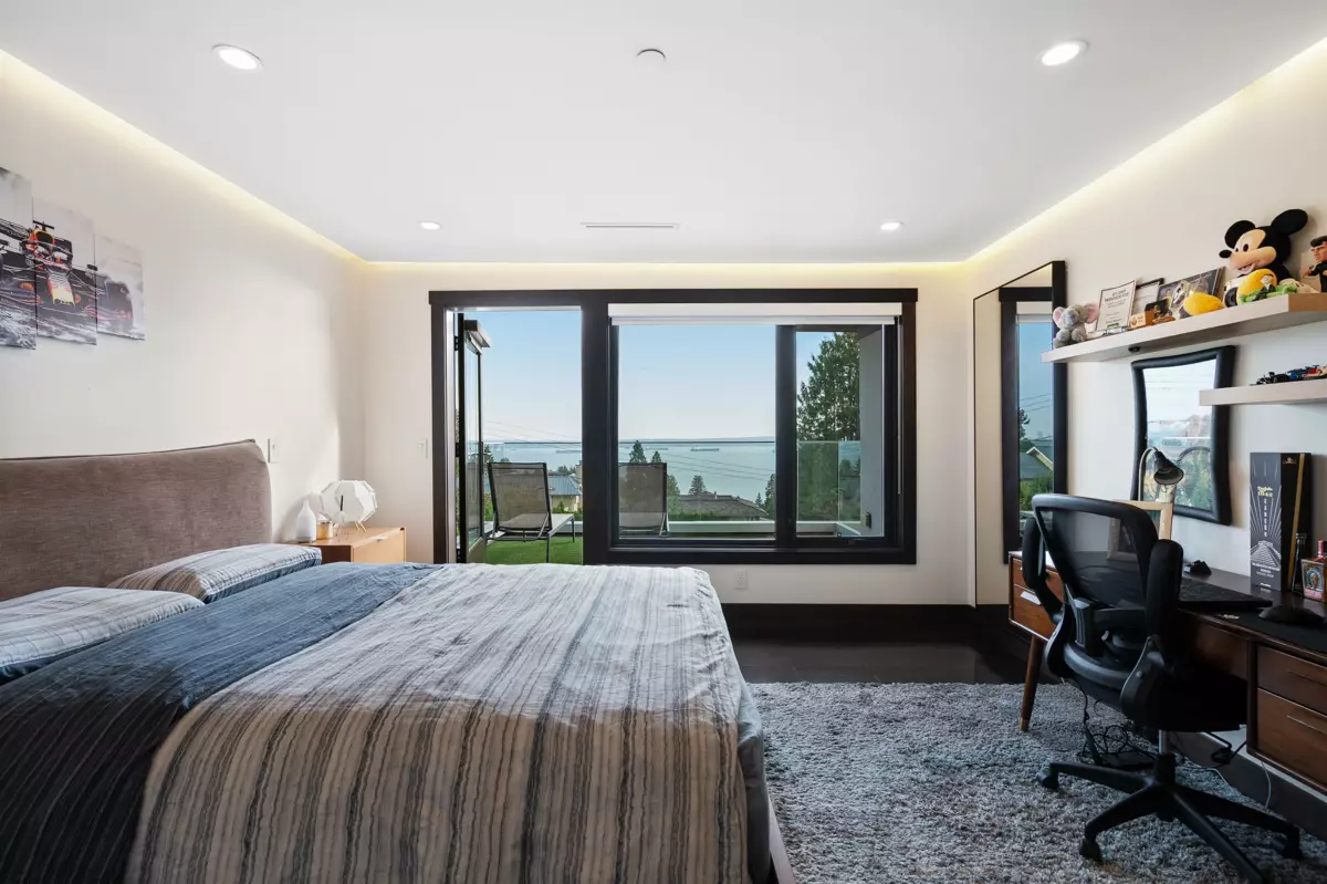 Backyard Photo of 2643 Nelson Avenue, West Vancouver, BC