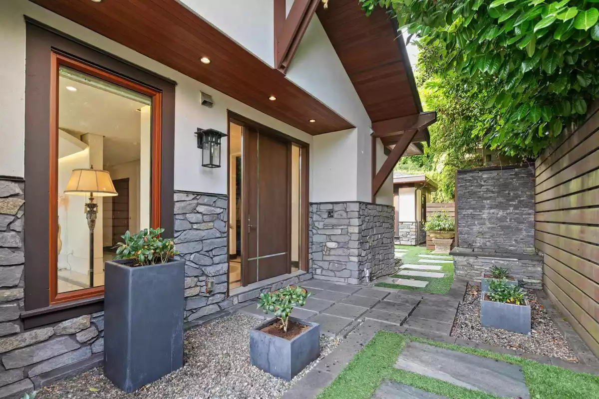 Dining Area Photo of 2643 Nelson Avenue, West Vancouver, BC