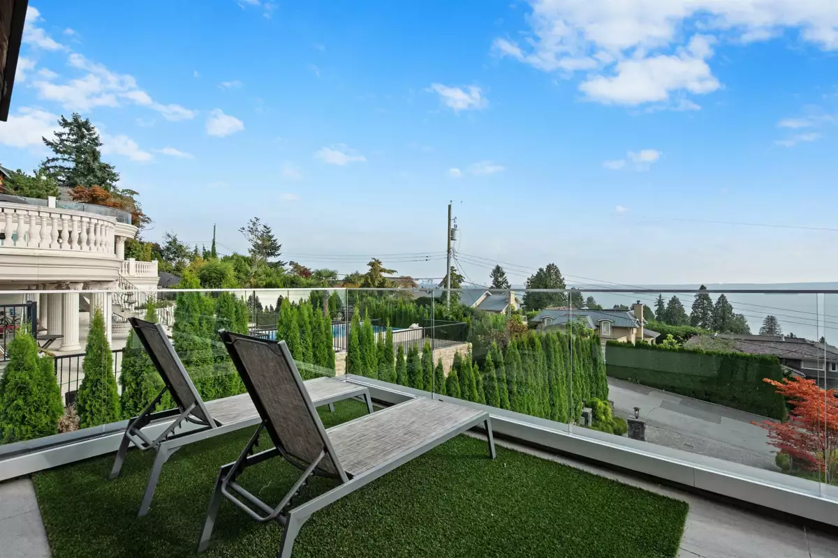 Front Yard Photo of 2643 Nelson Avenue, West Vancouver, BC