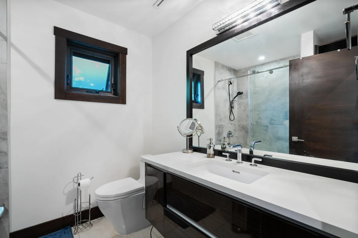 Garden / Landscaping Photo of 2643 Nelson Avenue, West Vancouver, BC