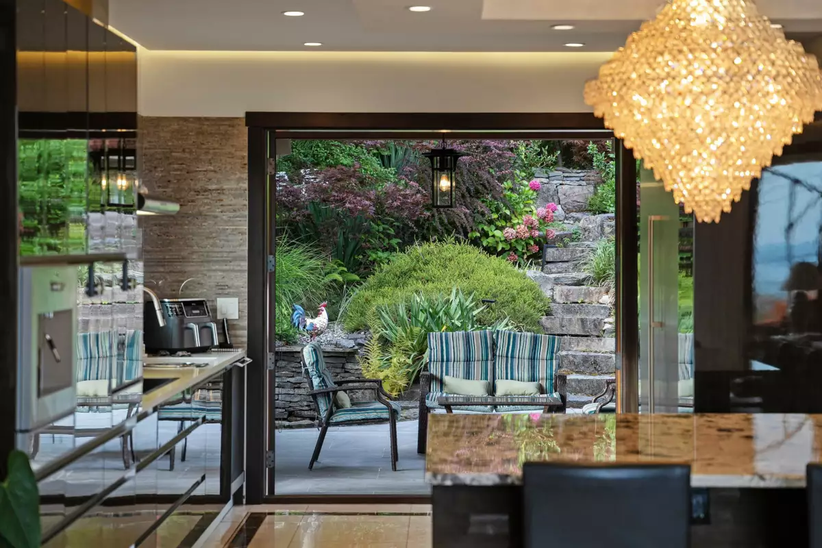 Guest Bathroom Photo of 2643 Nelson Avenue, West Vancouver, BC