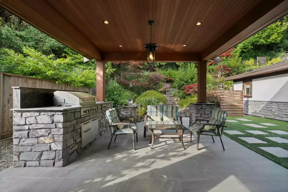 Living Room Photo of 2643 Nelson Avenue, West Vancouver, BC