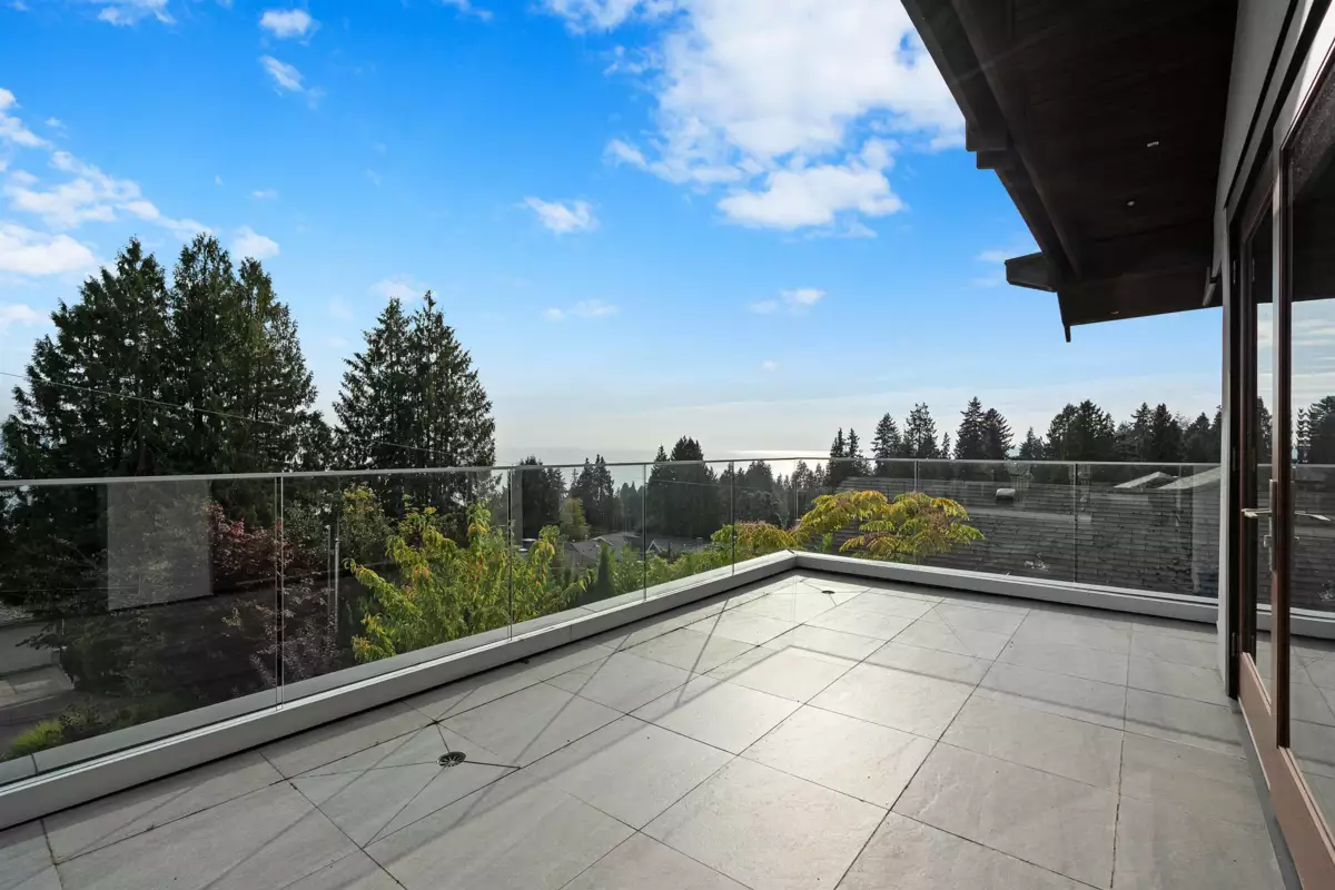 Mudroom Photo of 2643 Nelson Avenue, West Vancouver, BC