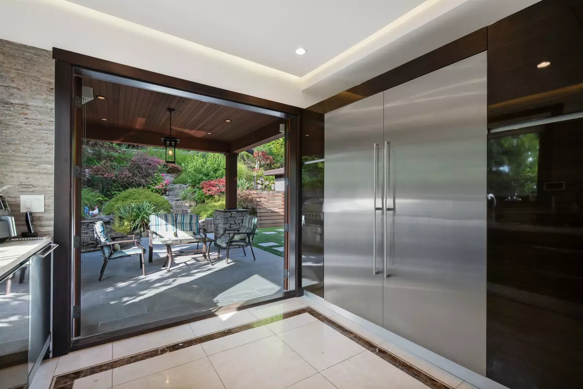 Powder Room Photo of 2643 Nelson Avenue, West Vancouver, BC