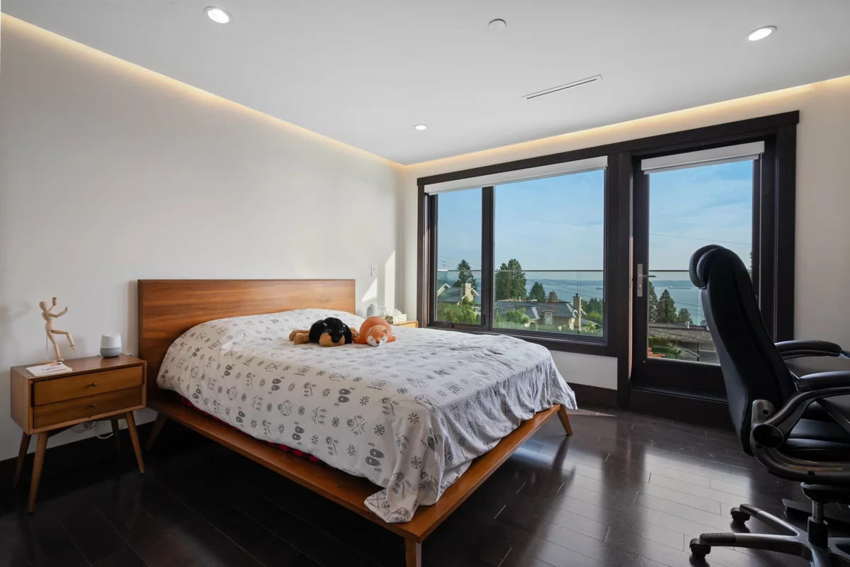 Swimming Pool Photo of 2643 Nelson Avenue, West Vancouver, BC