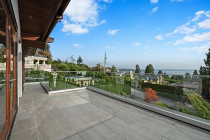 Entry Foyer Photo of 2643 Nelson Avenue, West Vancouver, BC