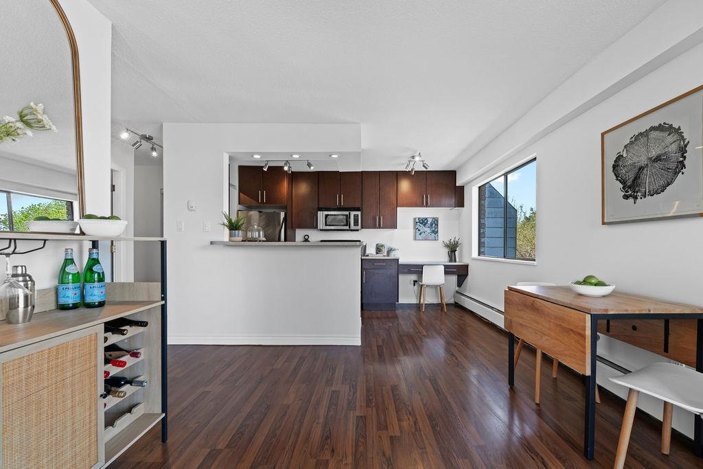 Breakfast Nook Photo of 305 2330 Maple Street, Vancouver, BC