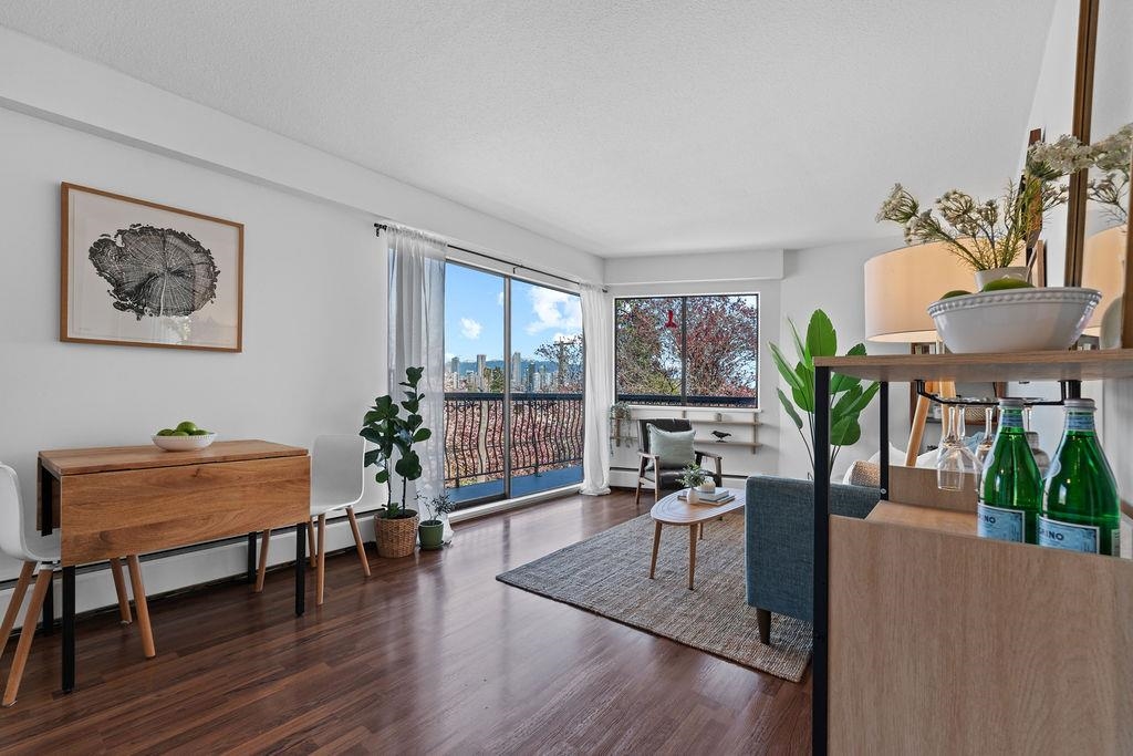 Family Room Photo of 305 2330 Maple Street, Vancouver, BC