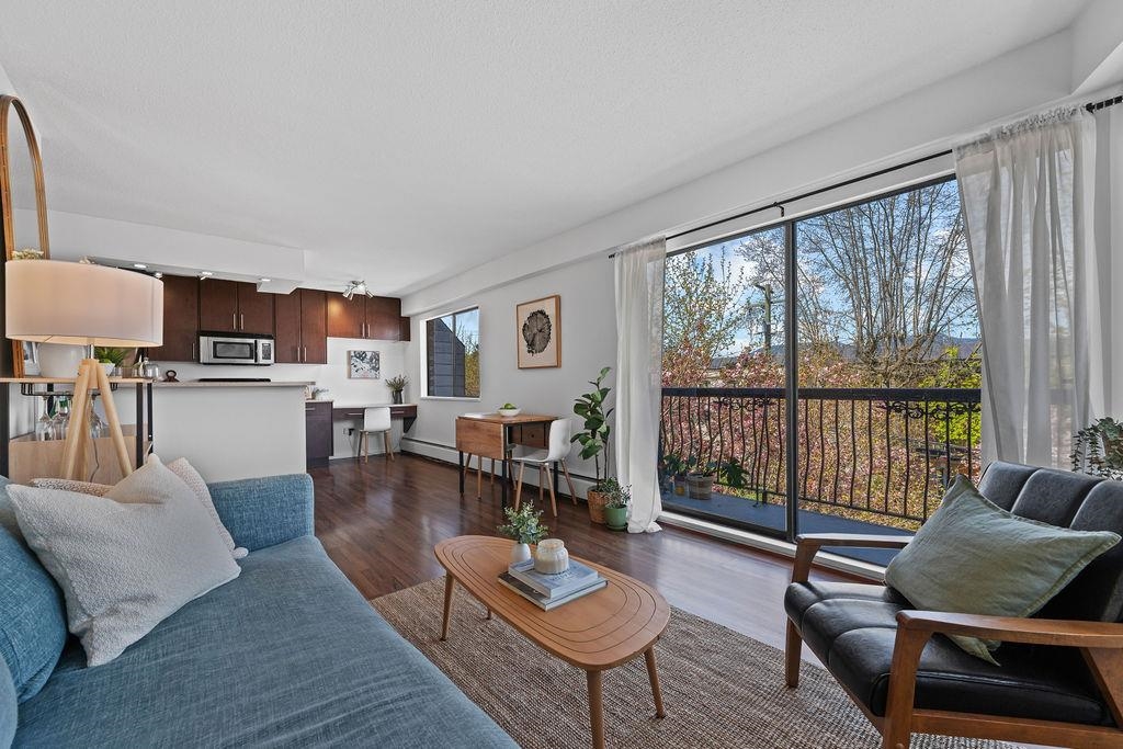 Kitchen Island Photo of 305 2330 Maple Street, Vancouver, BC