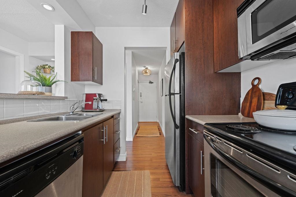 Primary Bathroom Photo of 305 2330 Maple Street, Vancouver, BC