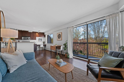 Kitchen Island Photo of 305 2330 Maple Street, Vancouver, BC