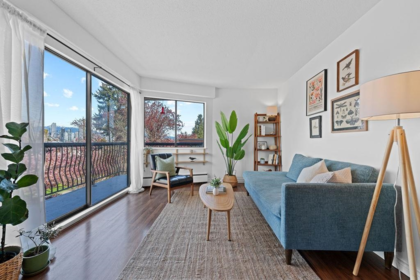 Kitchen Photo of 305 2330 Maple Street, Vancouver, BC