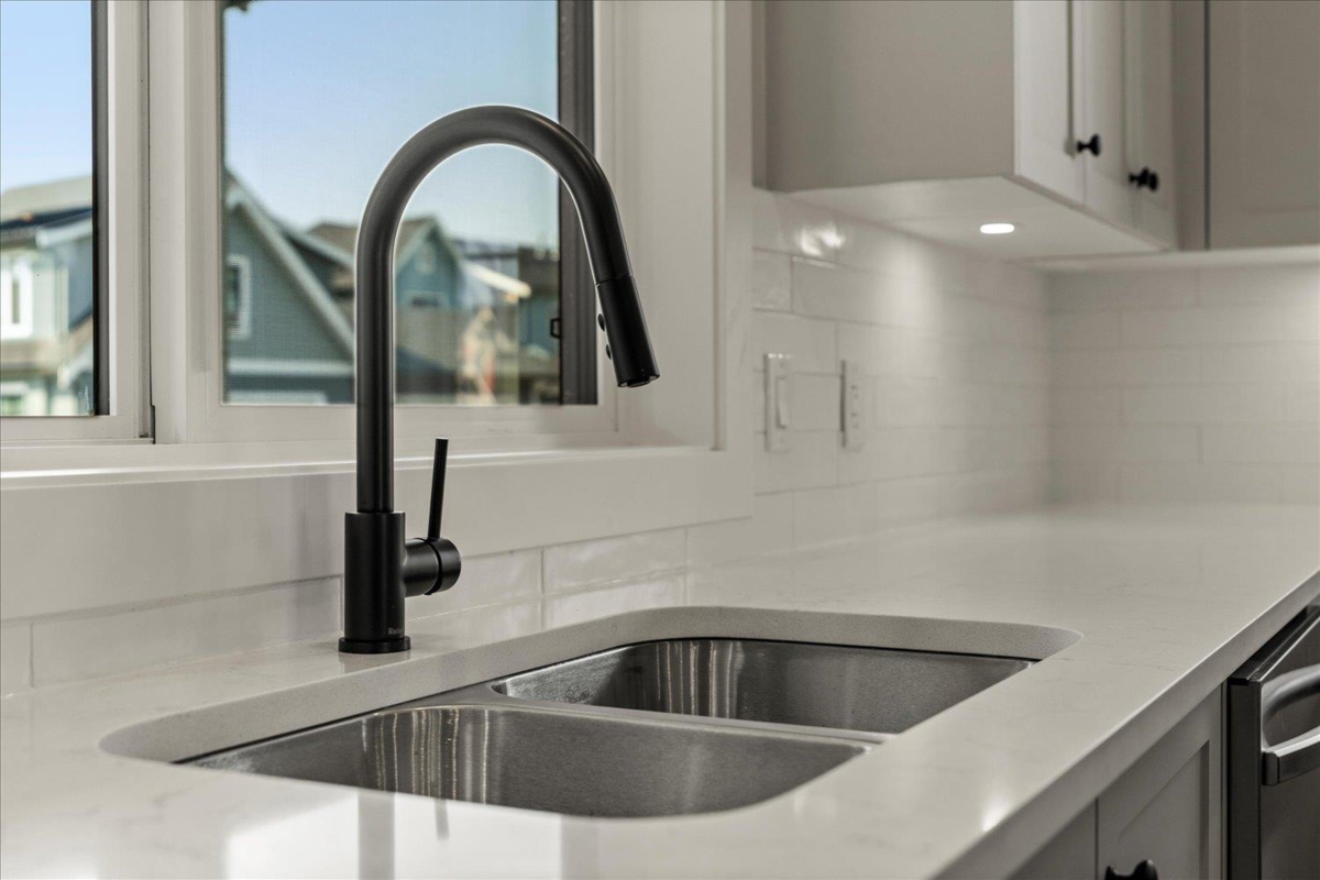 Guest Bathroom Photo of 205 46211 Promontory Road, Chilliwack, BC