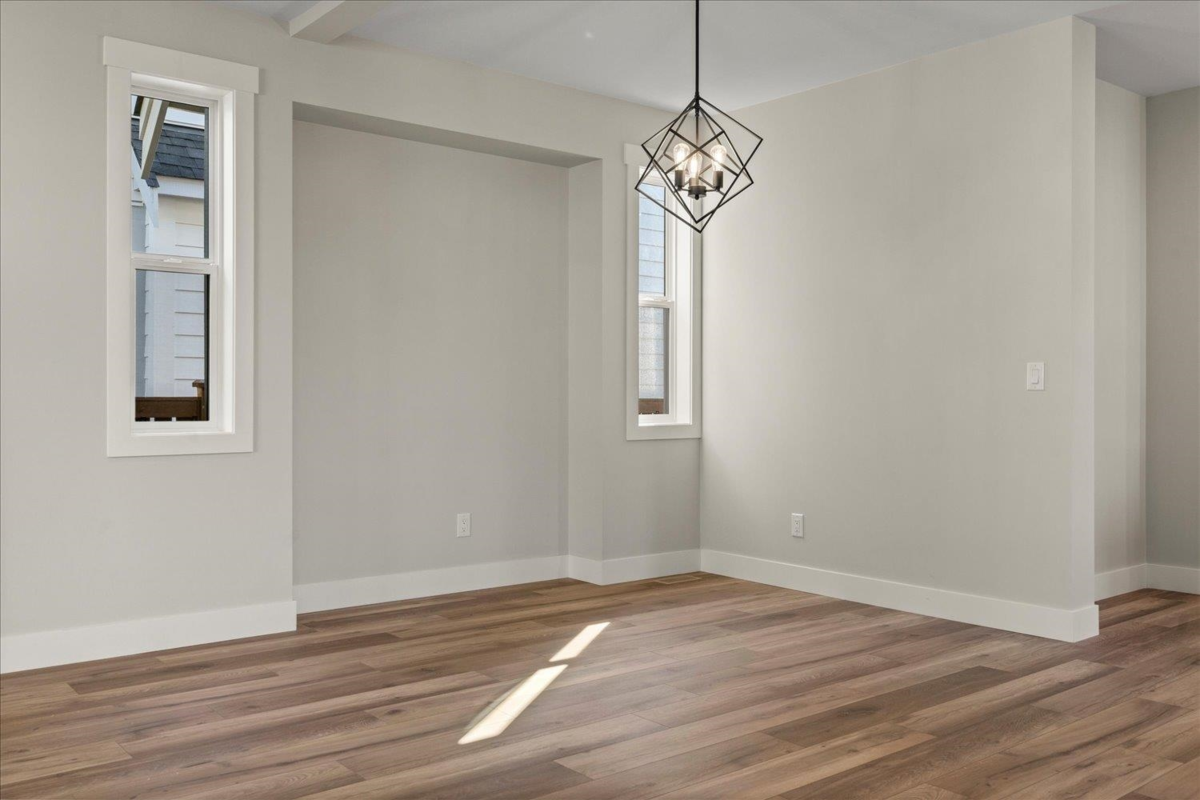 Primary Bathroom Photo of 205 46211 Promontory Road, Chilliwack, BC