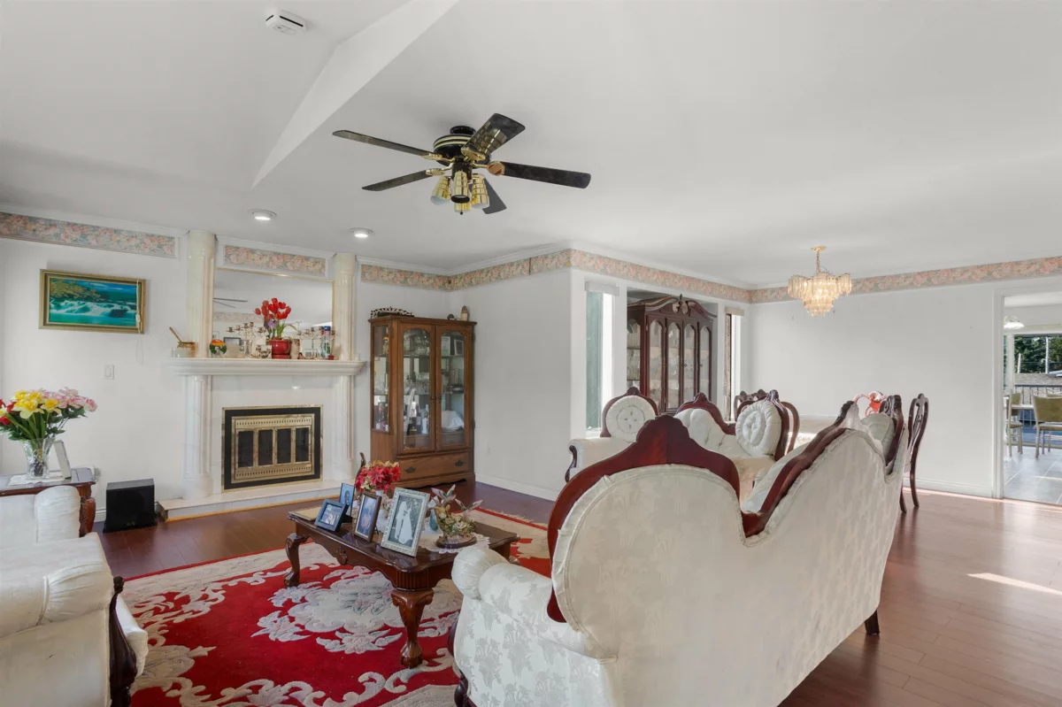 Breakfast Nook Photo of 12185 98a Avenue, Surrey, BC