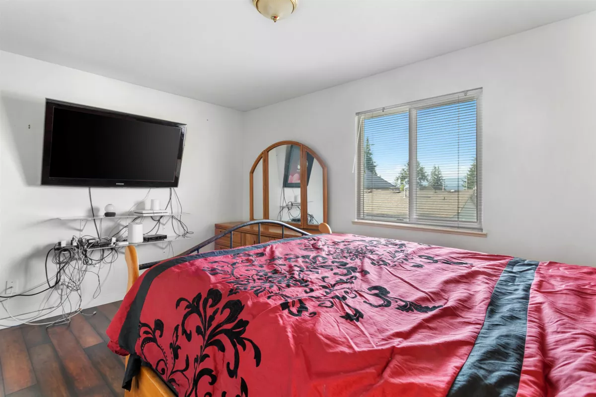 Guest Bathroom Photo of 12185 98a Avenue, Surrey, BC