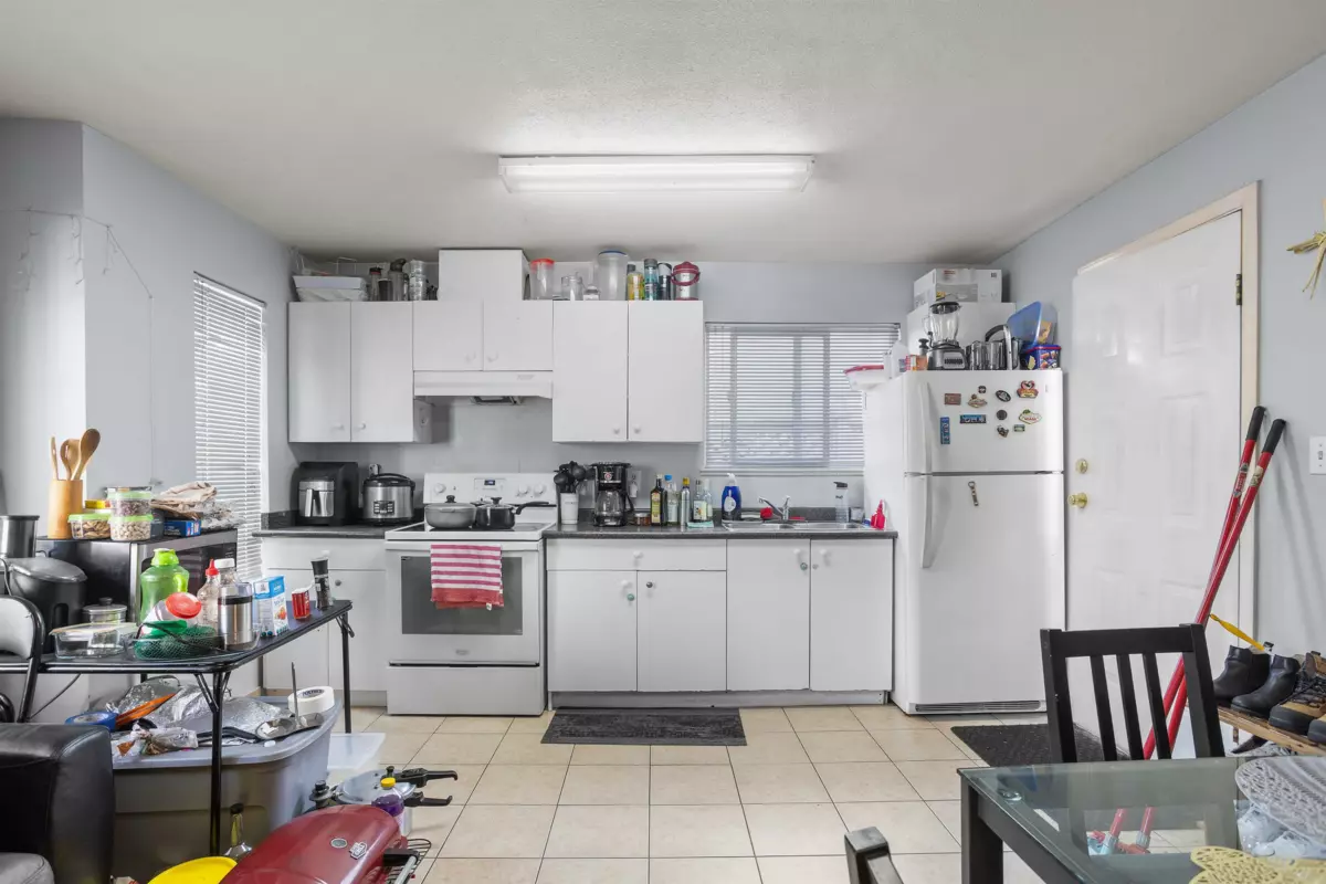 Hallway Photo of 12185 98a Avenue, Surrey, BC