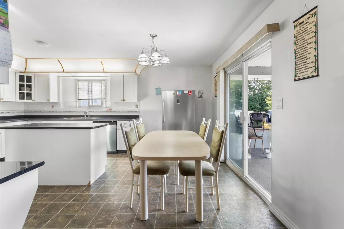 Kitchen Island Photo of 12185 98a Avenue, Surrey, BC