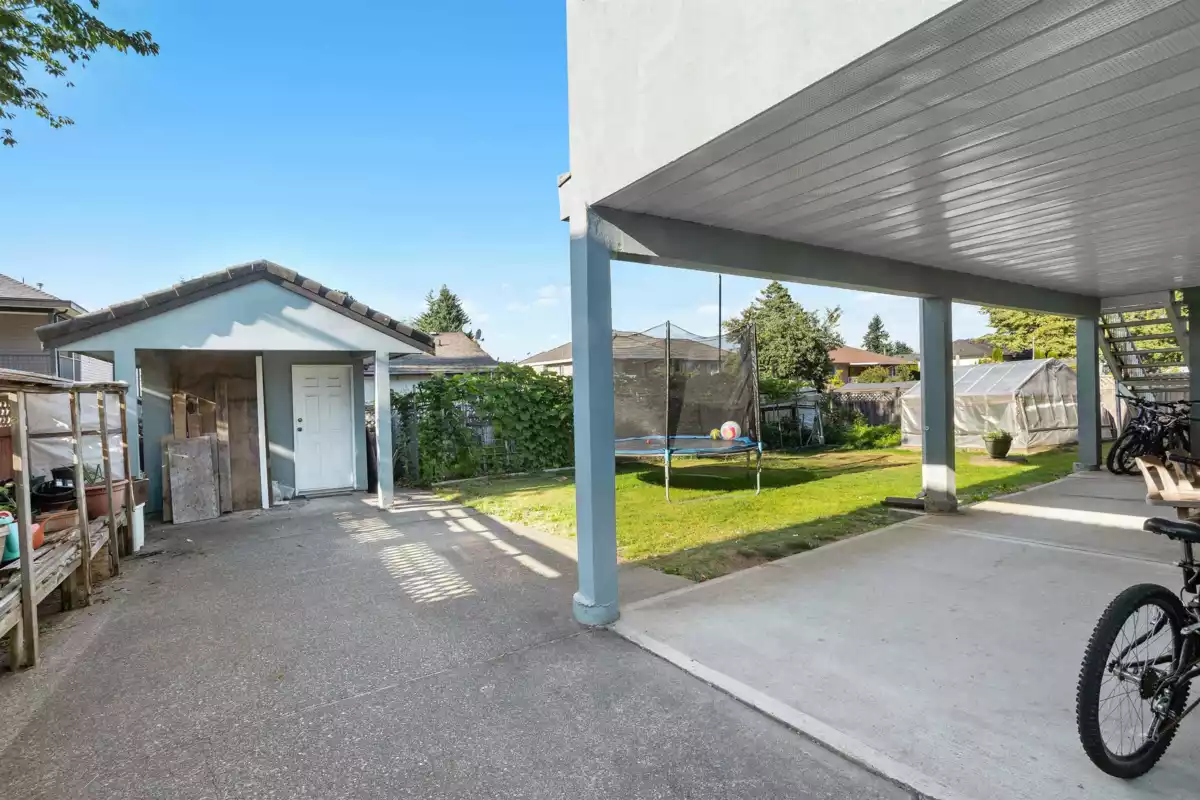 Outdoor Kitchen Photo of 12185 98a Avenue, Surrey, BC