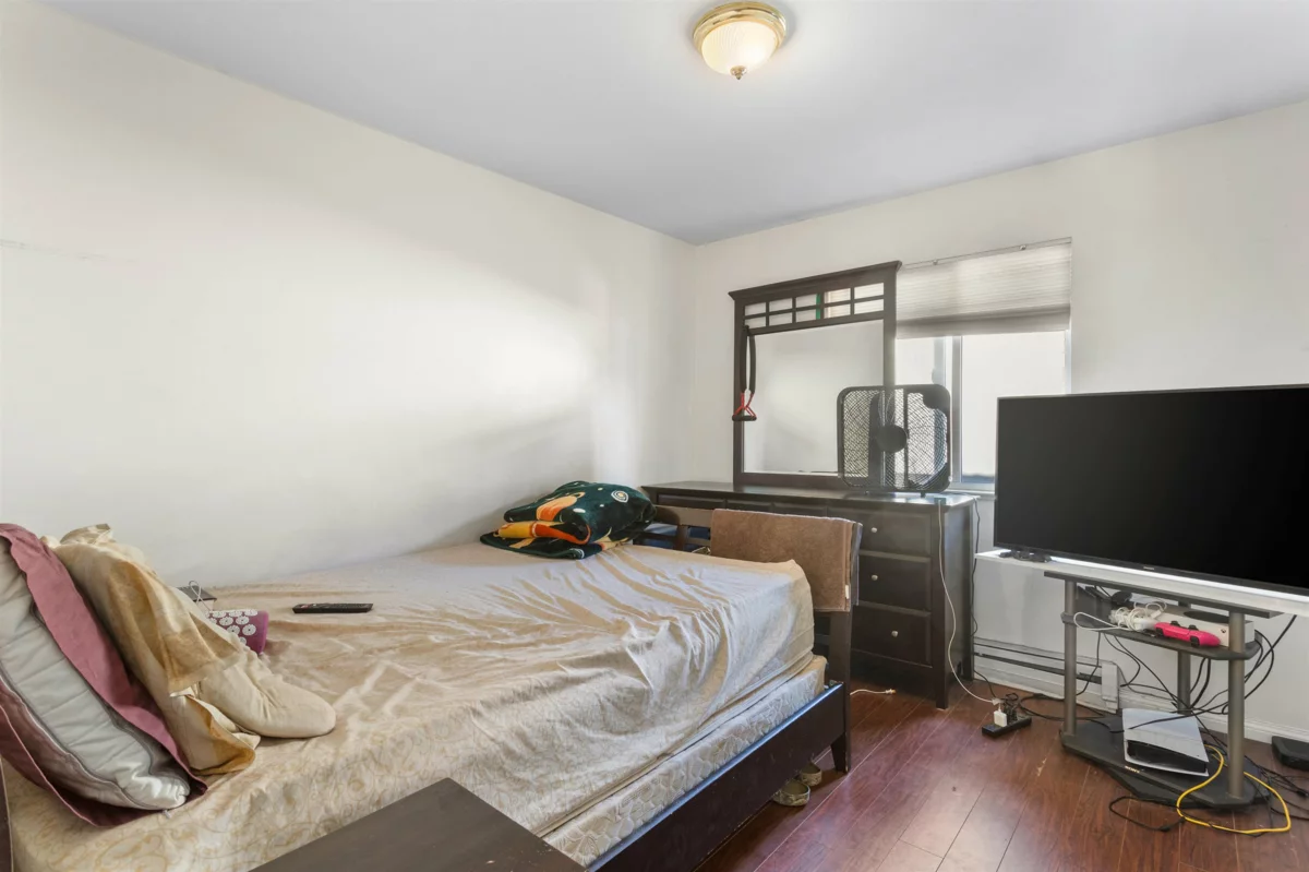 Powder Room Photo of 12185 98a Avenue, Surrey, BC