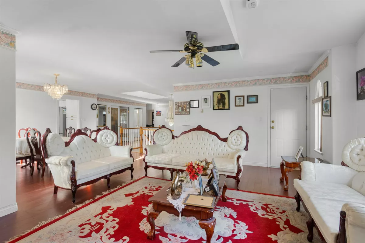 Primary Bathroom Photo of 12185 98a Avenue, Surrey, BC