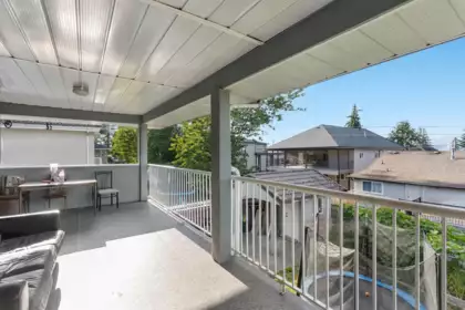 Front Yard Photo of 12185 98a Avenue, Surrey, BC