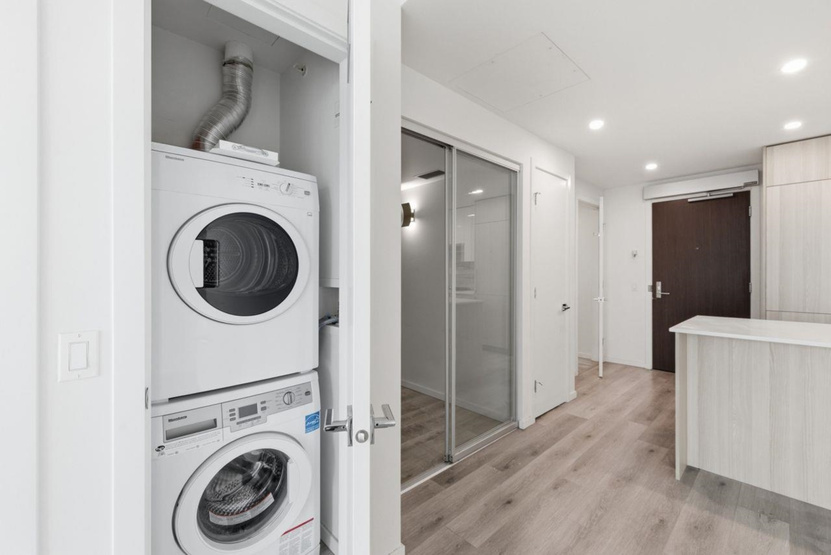 Entry Foyer Photo of 1106 1888 Gilmore Avenue, Burnaby, BC