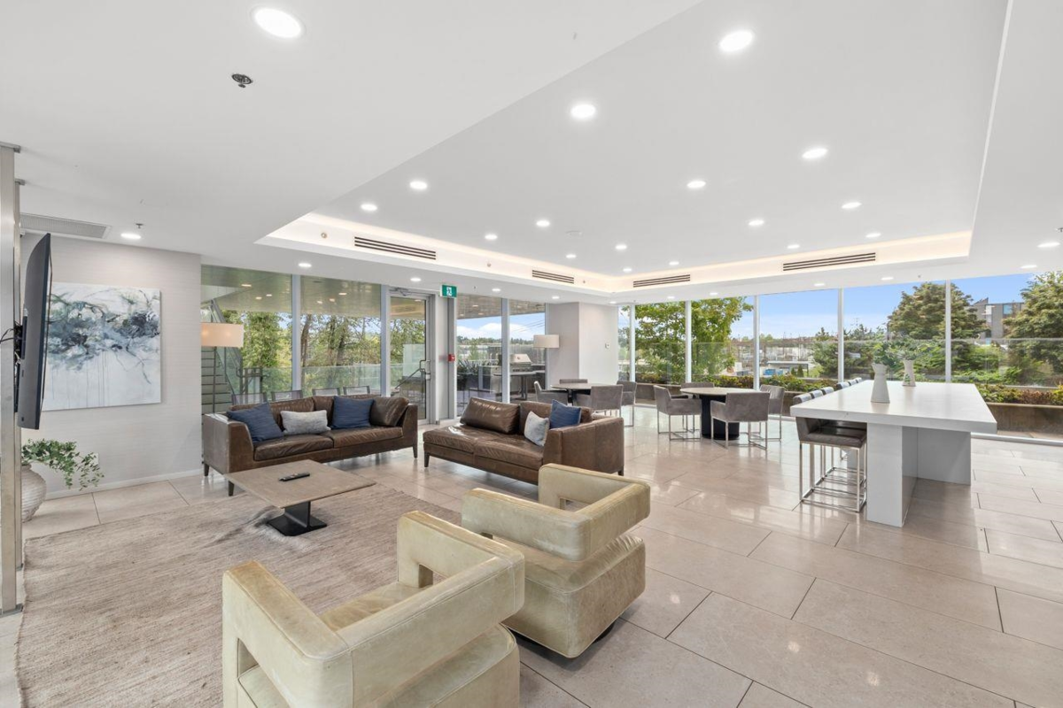 Swimming Pool Photo of 1106 1888 Gilmore Avenue, Burnaby, BC