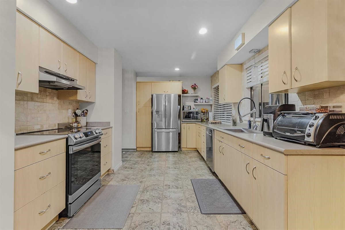 Dining Area Photo of 3657 Perth Street, Abbotsford, BC