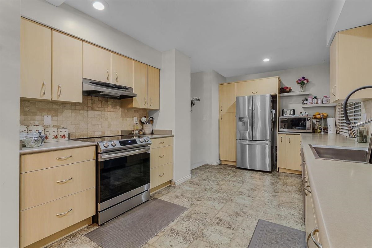 Kitchen Photo of 3657 Perth Street, Abbotsford, BC
