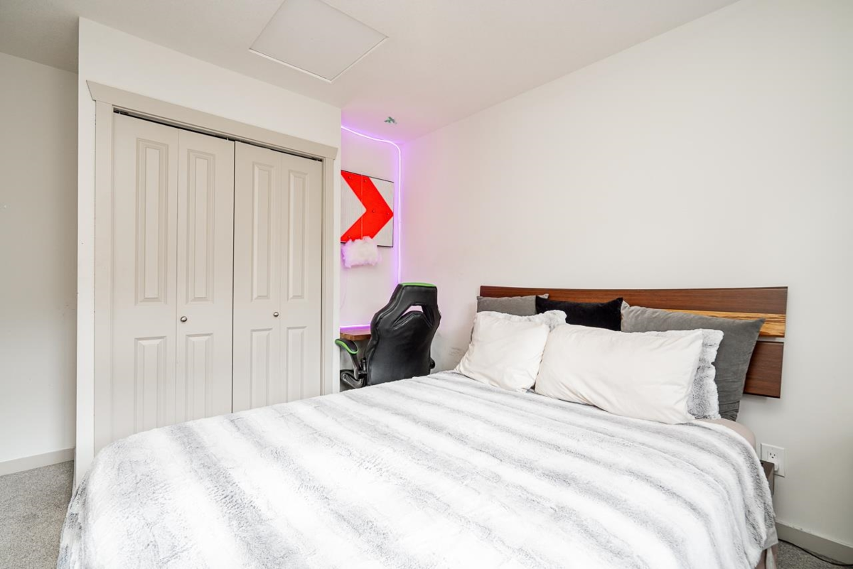 Entry Foyer Photo of 32 15151 34 Avenue, Surrey, BC