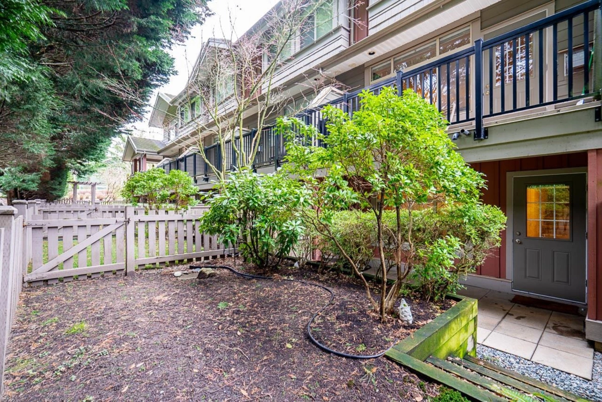 Swimming Pool Photo of 32 15151 34 Avenue, Surrey, BC