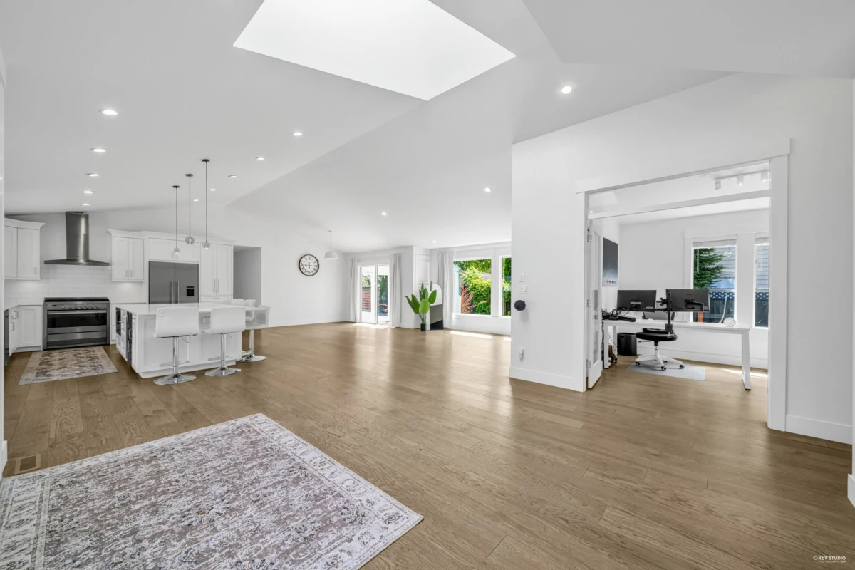 Breakfast Nook Photo of 13658 19 Avenue, Surrey, BC